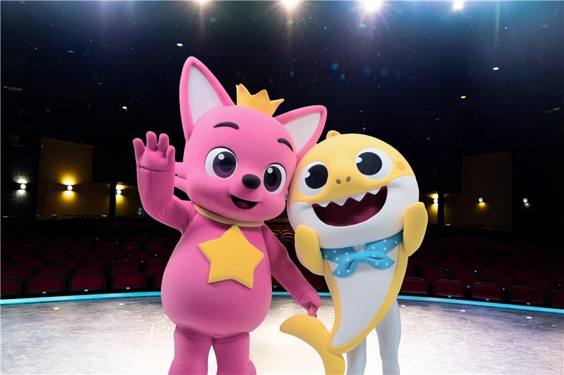 Baby Shark and PinkFong on stage at SeaWorld Orlando
