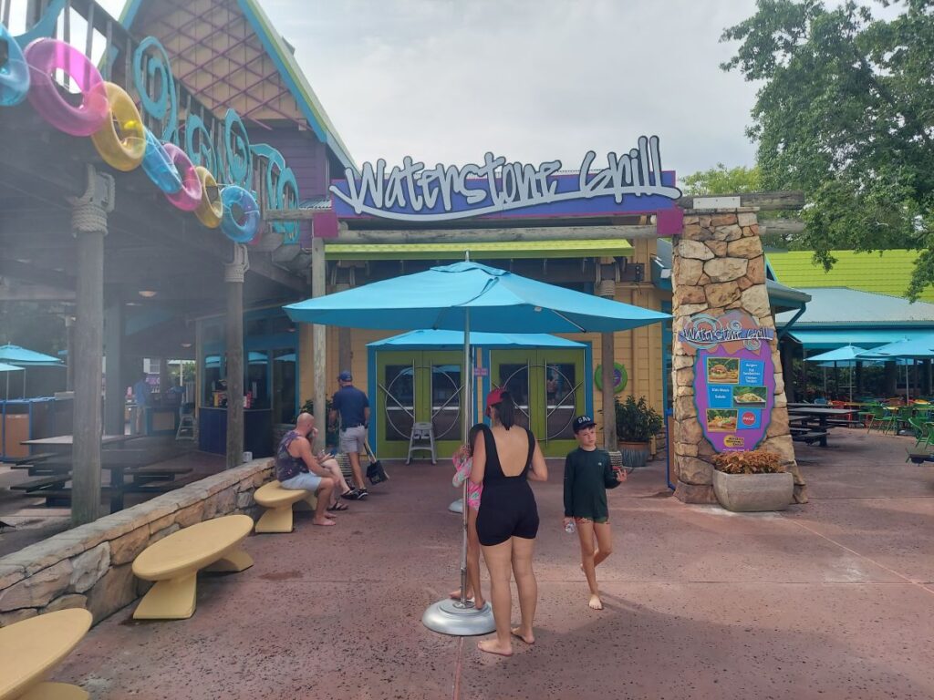 Aquatica Orlando Bacon Cheeseburger Food Review - 