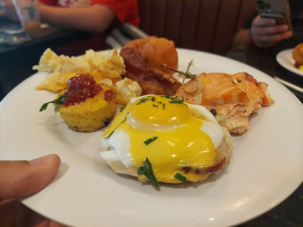 Hollywood & Vine Breakfast