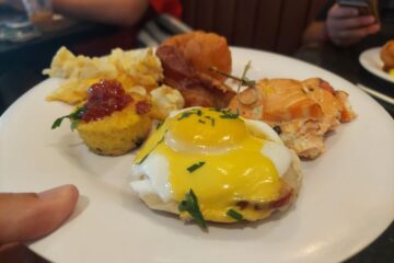 Hollywood & Vine Breakfast