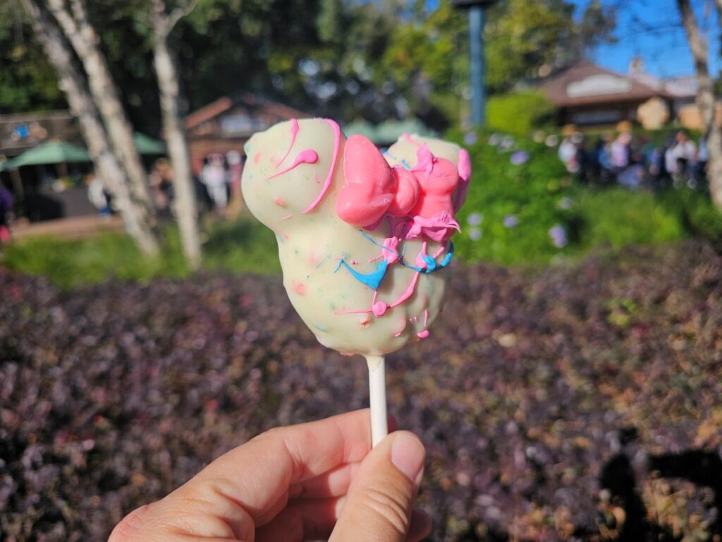 Minnie Cake Pop Review