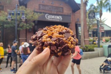 Gideon's Bakebouse April Cookie