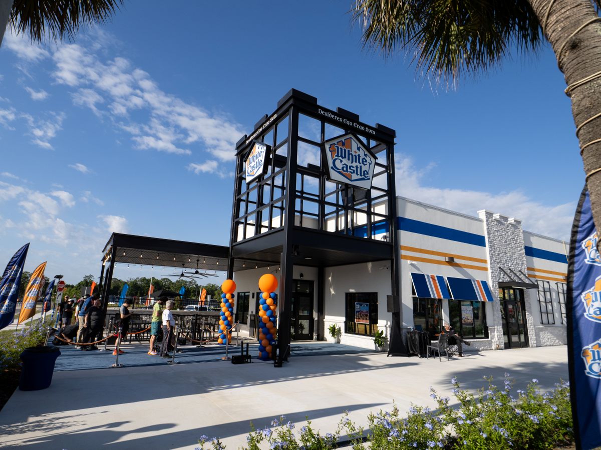 White Castle Kissimmee Opened. photo showing exterior view