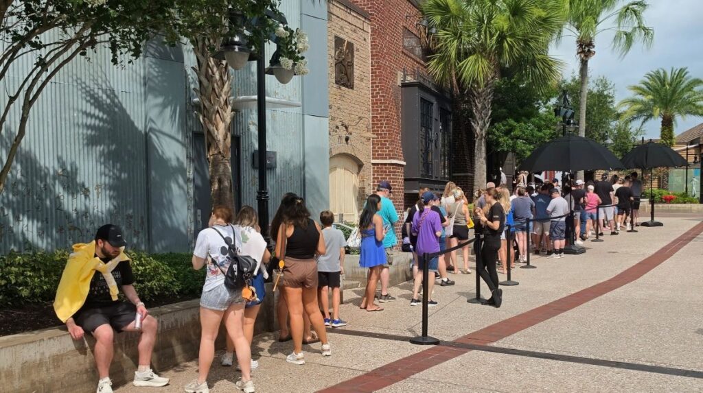 Queue for Gideon's Bakehouse