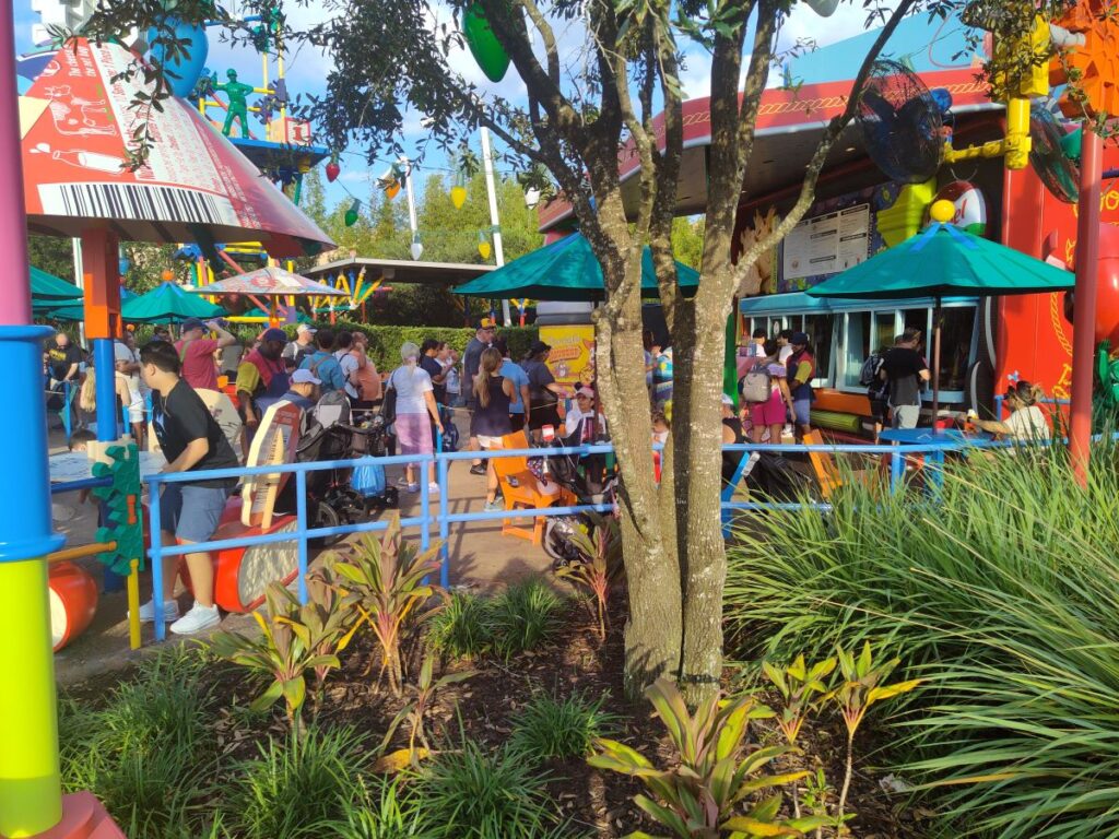photo of a busy day at Woody's Lunch Box