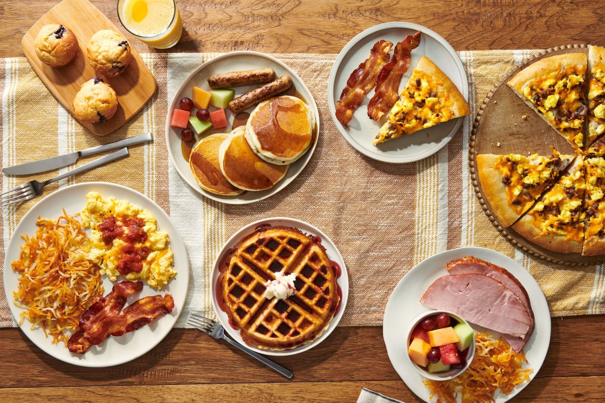 Golden Corral Orlando deals - promotiional photos showing breakfast fodo such as pancakes, bacon, eggs, and sausage.