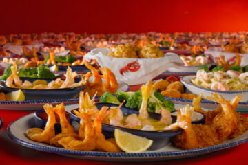 Plates of Red Lobster Ultimate Endless Shrimp featuring fried shrimp, scampi, pasta, broccoli, and Cheddar Bay Biscuits.
