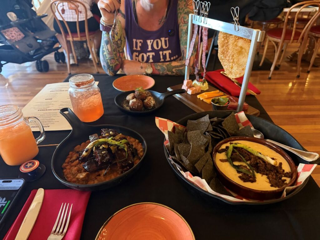 Diamond Horseshoe Lounge full meal